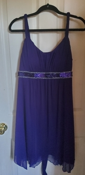 Dress - Picture 2 of 2